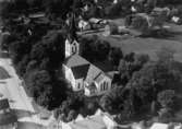 Flygfoto över kyrkan i Värnamo. Nr. C. 2696