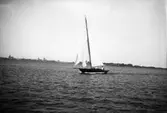 Segelbåt.