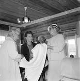 Träslottet,
Prof Carl Malmsten med fru på besök,
1 Augusti 1966