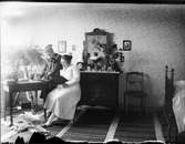 Edit Gustafsson och flicka i hemmet, Kelinge skola, Uppland 1920-tal