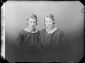 Ateljéporträtt - Två kvinnor, Östhammar, Uppland 1926
