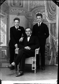Tre unga män, Östhammar, Uppland