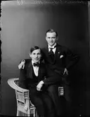 Ateljéporträtt - två pojkar, Östhammar, Uppland