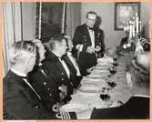 Militärer vid middagsbord