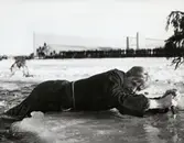 Man tar isdubbar till hjälp.