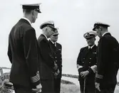 5 militärer i samspråk.