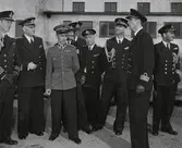 Militärer i diskussion.