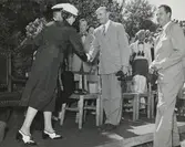 Drottning Louis hälsar på.