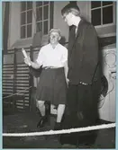 Militärer i simhall