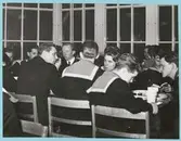 Sjömän vid kaffebord