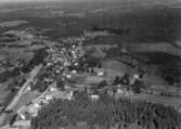 Flygfoto över Forsheda år 1950 i Värnamo kommun. Nr. L. 637