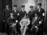 Röda Korset, invalidutväxlingen under första världskriget år1915-1917. Grupporträtt av sju rödakorsare och en man med röda korsuniform.