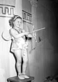 Den 15 maj 1950. Furuviksbarnen.
Flickan på bilden heter Elizabeth Lillan Hämlin (Hägglund). Året är 1950 och Elizabeth är fem år och med i Furuvikbarnen första året i spelet 