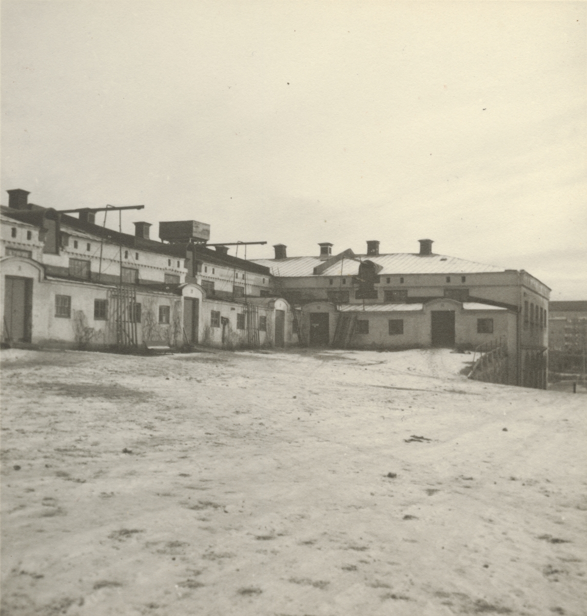 Lennart af Petersens, Stallarna vid 7:e, 8:e och 9:e batterierna, Svea artilleriregemente A 1, våren 1947.