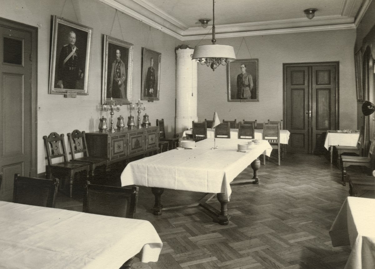 Lennart af Petersens, Matsalen i officersmässen, Svea artilleriregemente A 1, våren 1947.