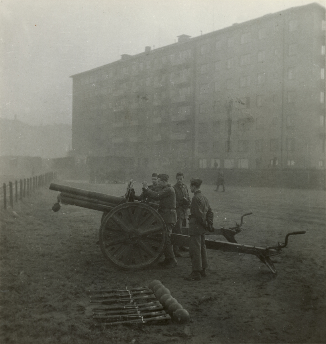 Lennart af Petersens, Piece sex cress with 7.5 cm cannon m/1902-33, Svea artillery regiment A 1, spring 1947.
