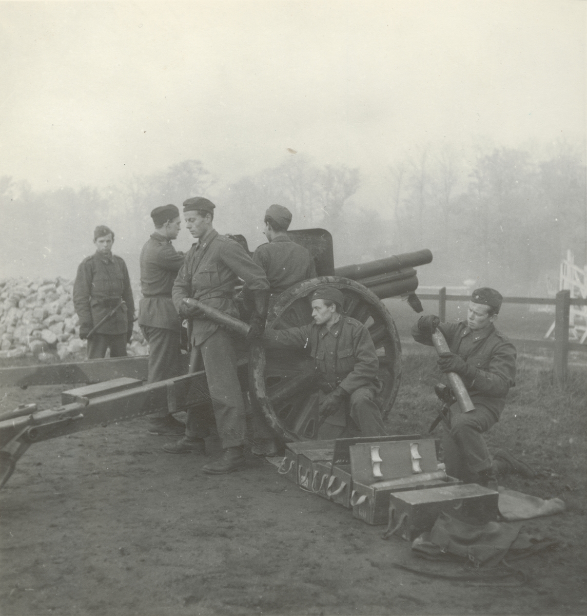 Lennart af Petersens, Piece sex cress with 7.5 cm cannon m/1902-33, Svea artillery regiment A 1, spring 1947.