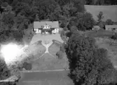 Flygfoto över Hällinge Gård i Vetlanda kommun. Nr K 52.