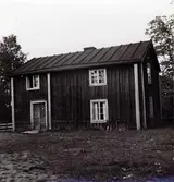 Gamla manbyggnaden från sydöst.
J.A. Constantson