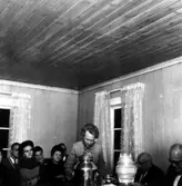 Till vänster Sven Gjems, stående Sally Rundberget, till höger Kåre Torp och Bror Finneskog