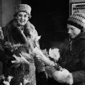 Fru Boman till vänster