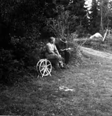 Från vänster:
Alma Augustsson f.1896 i Abborrtjärnsberg, Nyskoga
Julius Mägiste professor