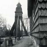 Klockstapeln vid Djursdala kyrka.