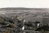 Bostadsbebyggelse vid Flintegatan i Brännås, Mölndal, i maj 1964.