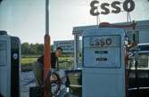 Esso-tappen, tankning. Bortflyttad 1/2-1962.