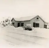 Kållereds Fåtöljindustri vid Torrekullavägen i Kållered. Verkstaden före sammanbyggningen. Foto från 1955-1957. Utanför byggnaden står ägaren Paul Kristofferssons svarta Volvo PV444 modell A (1950/51) registreringsnummer O 24503. Den har dubbla nummerskyltar pga utdragbar släpkärra. Bilen byttes senare till en av årsmodell 1957.

Kållereds Fåtöljindustri (Kåfi) var aktivt från ca 1955-1983. Inledningsvis sittmöbler, men övervägande tillverkning av sängar från ca 1959. Ägare var bröderna Olof och Paul Kristoffersson. Verksamheten skedde i hörnet mellan Torrekullavägen och Kungsbackavägen, alldeles nära Mölndalsgränsen. Företagets telefon-nummer var 031-750075.