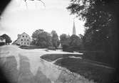 Övre Slottsgatan och Odinslund från Slottsbacken, Uppsala 1890