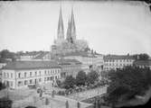 Fyristorg med Uppsala domkyrka i bakgrunden, Fjärdingen, Uppsala juli 1890