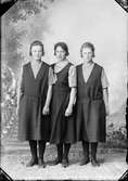 Tre unga kvinnor, Östhammar, Uppland