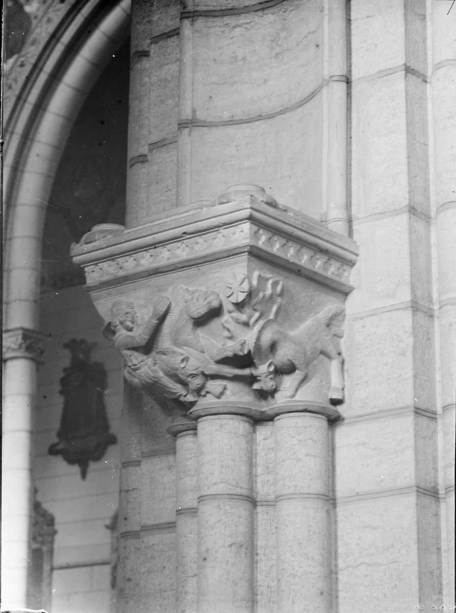 Henri Osti's Fotografiateliér, The Kragsten in Uppsala Cathedral, Uppsala before 1914