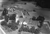 Flygfoto över Höreda kyrka i Eksjö kommun. Nr. D 2217.