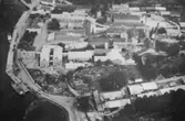 Flygfoto över fabriksområdet, sett från väster.