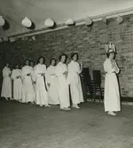 Interör. Luciafirande i Atombombsskyddsrummet Bergasalen i Kvarnberget, som efter 1955 inreddes som samlingsssal.