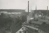 Vy över fabriksområdet. Övre och nedre Stenhuset i förgrunden.