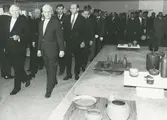 Interiörbild. Invigning av Internationella Hantvrksmässan i Munchen av minister Dr. Erhard. 1963. Okänd lokal.
Personer: Minister Dr. Erhard och okända personer.