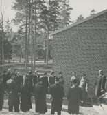 Exteriörbild. Invigning av Landstingets förlossningshem, mars 1949, beläget invid Skogsbo, Adress: <br>Är idag Hälsans Hus.
Personer: okända