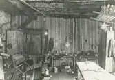 Interiör. Plåtslagarverkstaden, smedjan. 1938.