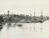 Exteriör. Utsikt över Gustavsbergs hamn, Gula byggningen och Farstaviken.