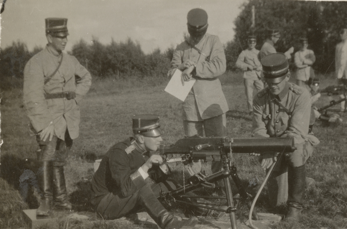 Unknown artist, Fotoalbum innehållande bilder från år 1922 föreställande Hallands regementes I 16 kulsprutekurs.