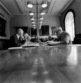 Statens Järnvägar, SJ Sammanträde i Plenisalen med direktion.
Sista gången med A. Eklund. Generaldirektör Lars Peterson