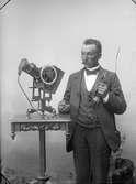 Meteorolog Jonas Westman med meteorologiskt mätinstrument, Uppsala efter 1890