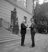 Landshövding Lübecks uppvaktning utanför Gävle slott vid 60-årsdagen.