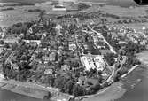 Flygfoto över stationen
En- och enhalvvånings stationshus i trä . Byggnaden kvar ännu på 1950- talet