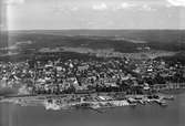 Flygfoto över stationen
Stationshus i tegel byggt 1871. Arkitekt Edelsvärd. Stationen omb. 1930. Stationen anlades 1867. Stationshus från detta år moderniserades och försågs med värmeledning 1930, då även en mindre tillbyggnad för värmecentral utfördes. Nytt godsmagasin uppfördes 1930 .
Öppnad 11/10 1867