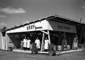 Hantverksutställningen 1947 i Kalmar. Paviljongen för Osby-pannan

Osby