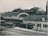 Stockholms Centralstation. Tåg nr 7 på utgående. SJ Ds 104.